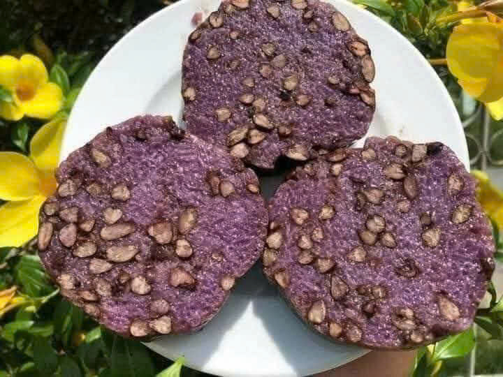 BÁNH TÉT CHAY NẾP LÁ CẨM TRỘN DẬU ĐEN